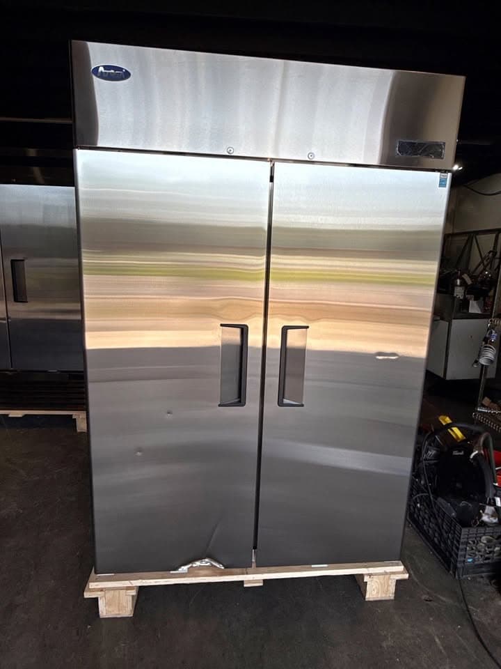 BRAND NEW 2-DOOR COMMERCIAL FREEZER — SCRATCH & DENT — Scratch & Dent commercial restaurant equipment for sale