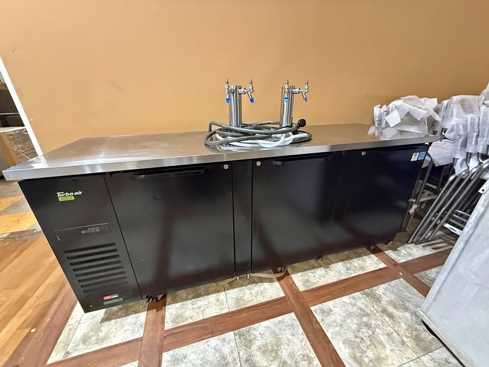 REFURBISHED TURBO AIR 4-KEG COMMERCIAL KEGERATOR / BEER DISPENSER — Used commercial restaurant equipment for sale